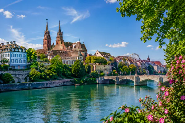 Urlaub in Basel mit Rhein und historischer Altstadt